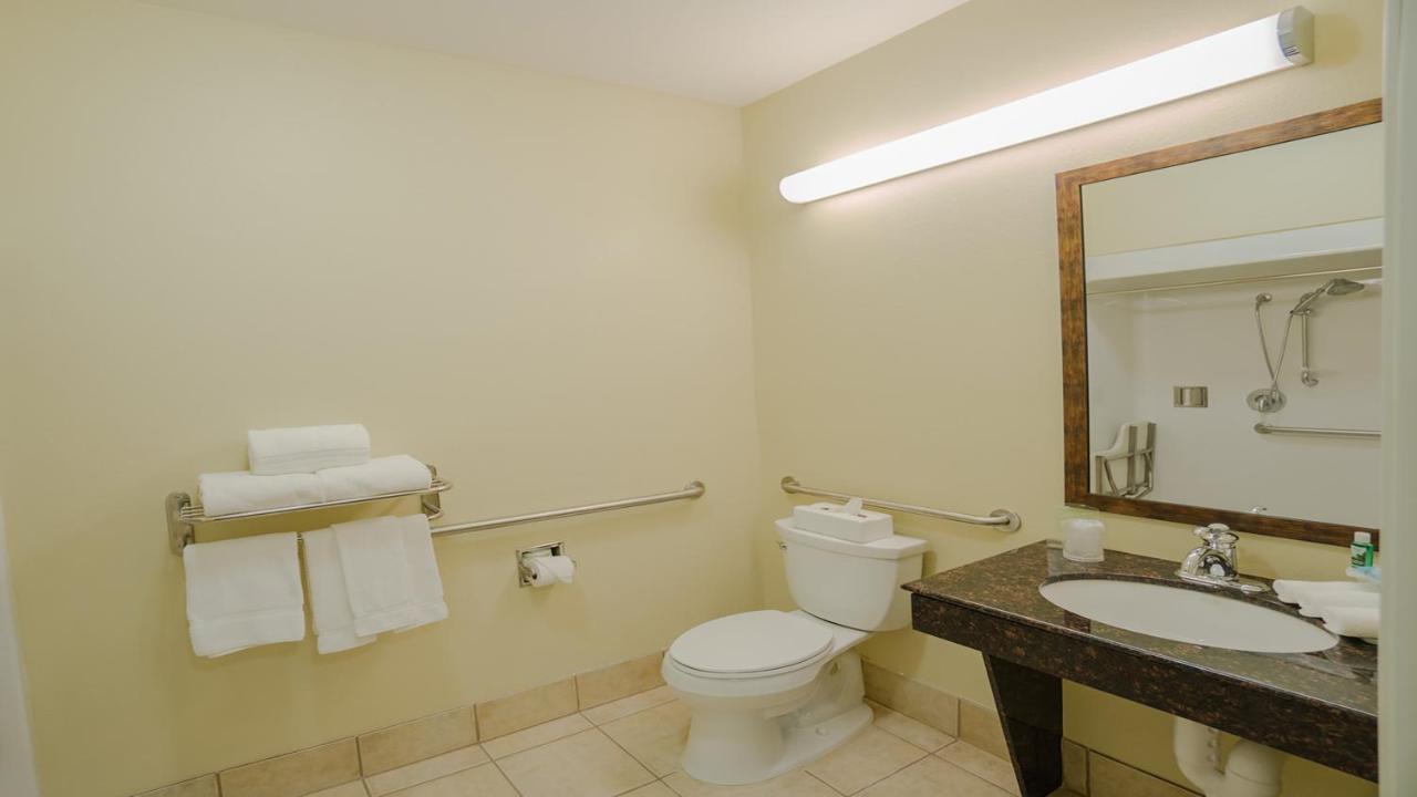 Holiday Inn Express Hotel & Suites Pampa By Ihg Exterior photo